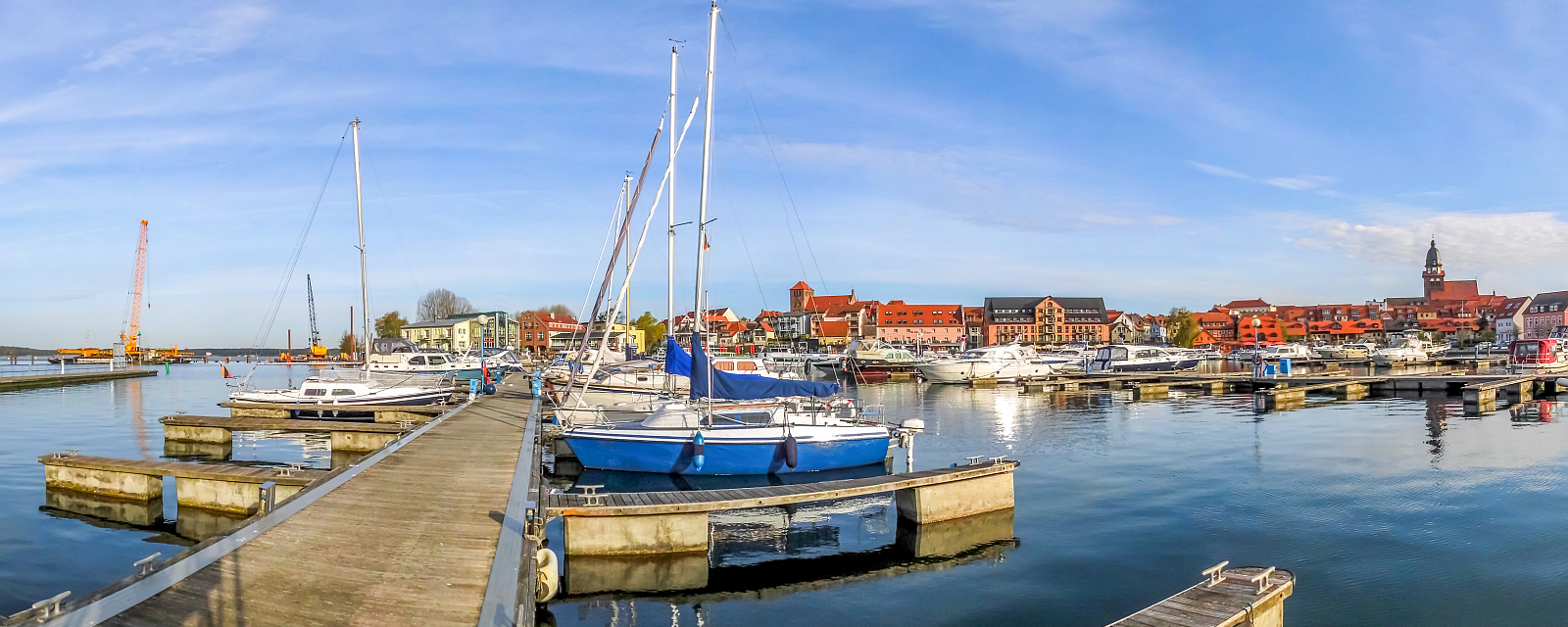 Foto: Blick vom Jachthafen auf Waren an der Müritz