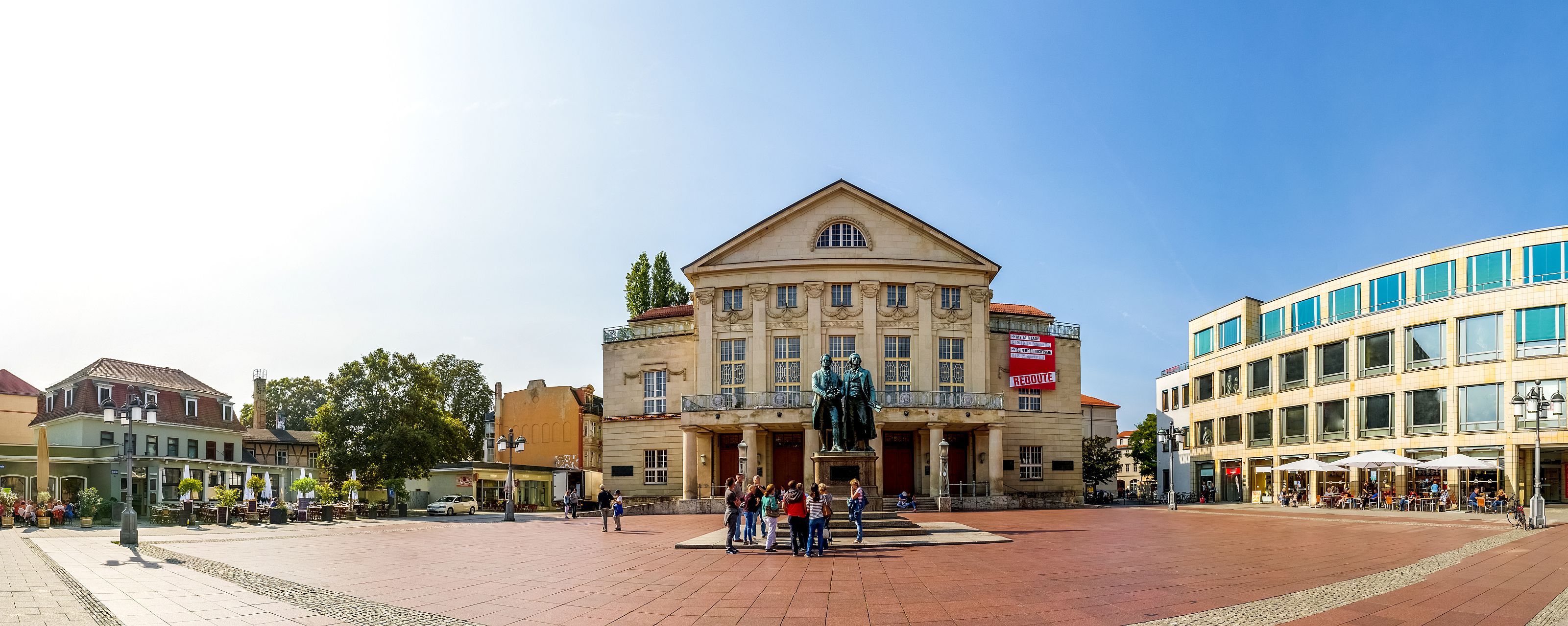 Stadtzentrum Weimar mit Goethe-Schiller-Denkmal