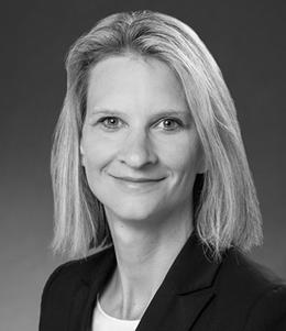 Dr.                                                          Nina Eidam