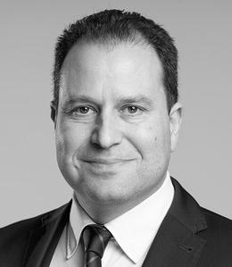 Dr.                                                          Martin Uhl