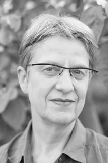 Dr.                                                          Susanne Böll