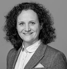Dr.                                                          Corinna Durinke